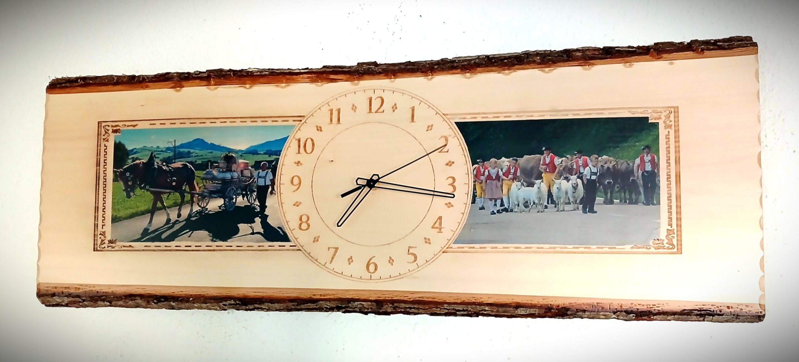 Foto Wanduhr Lindenholz ca 90cm-30cm Zifferblatt Graviert Foto Bedrukt mit 2 Bildern  280Fr.